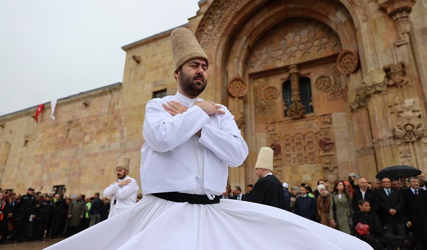 Divriği Ulu Cami 9 yıllık restorasyonun ardından ibadete açıldı