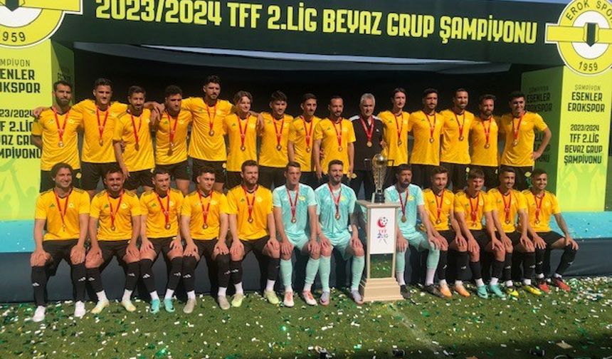1'inci Lig'e yükselen Esenler Erokspor, şampiyonluk kupasına kavuştu