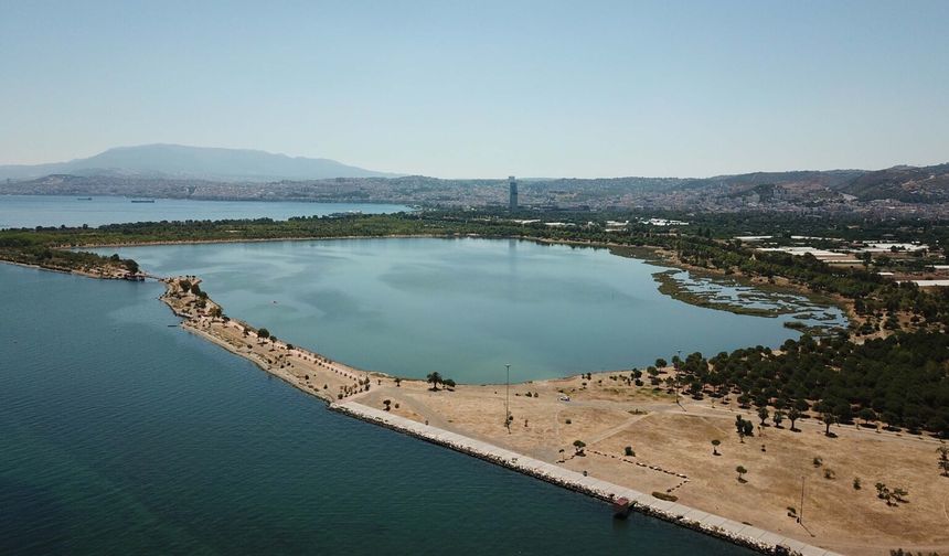 Uzmandan uyarı: Zemin çöküyor, önlem alınmazsa gelecekte İzmir'i su basacak