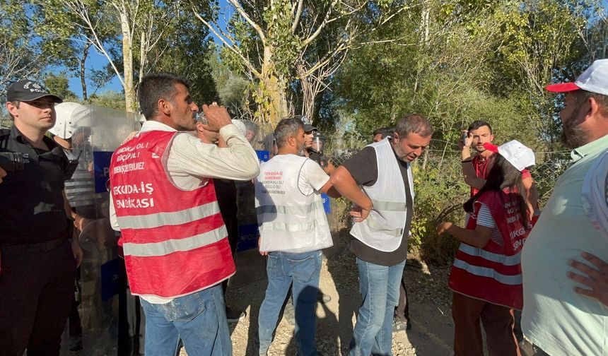 Polonez işçilerine ters kelepçeli gözaltı