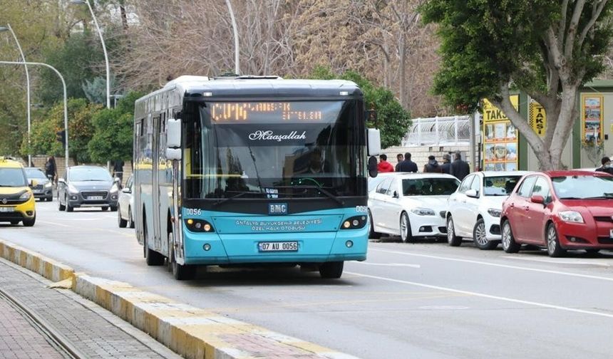 Antalya'da ulaşım esnafı 'UKOME' önünde eylem yaptı