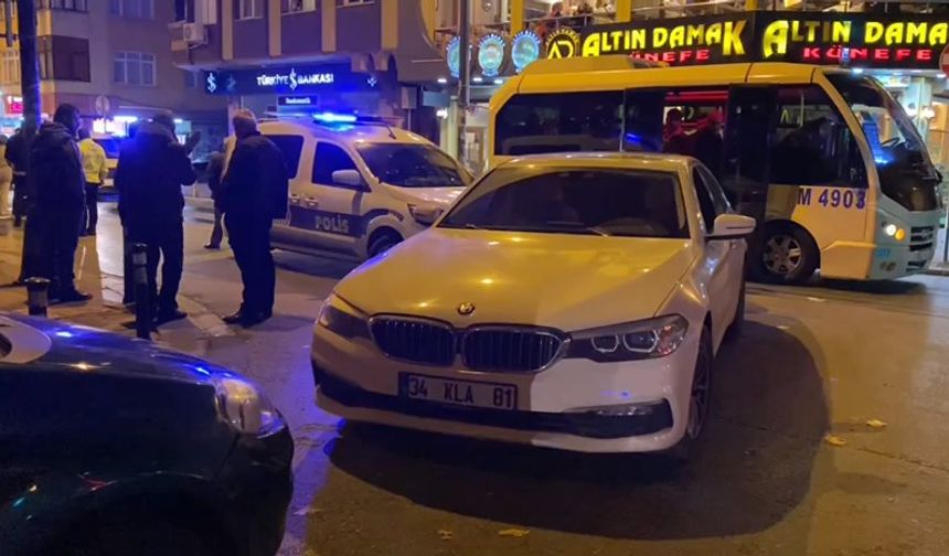 Bahçelievler'de dengesini kaybeden skuter sürücüsü otomobilin altında kaldı