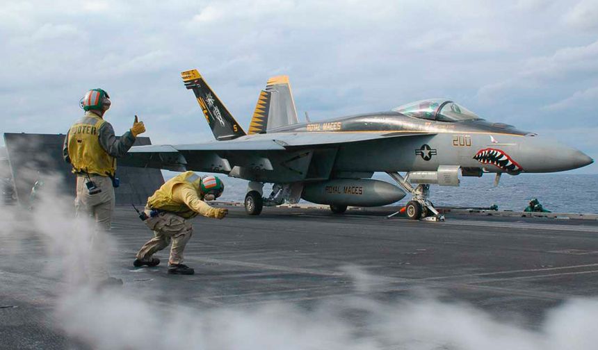 ABD savaş uçakları Venezuela yakınlarında uçtu