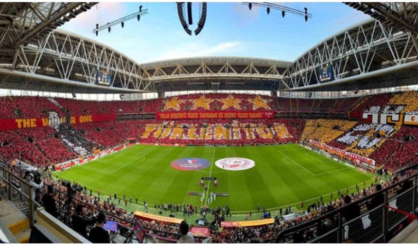 Galatasaray taraftarından şampiyonluk koreografisi