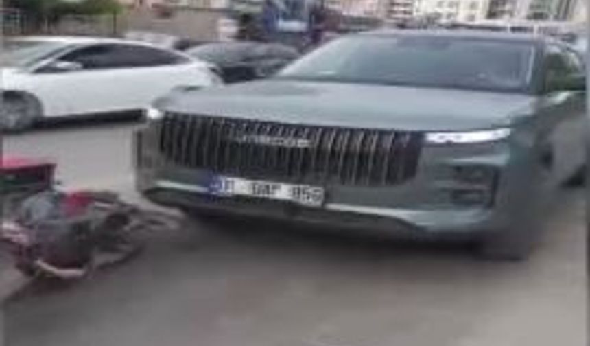 Önce otomobiliyle çarptı sonra kaskını ezdi