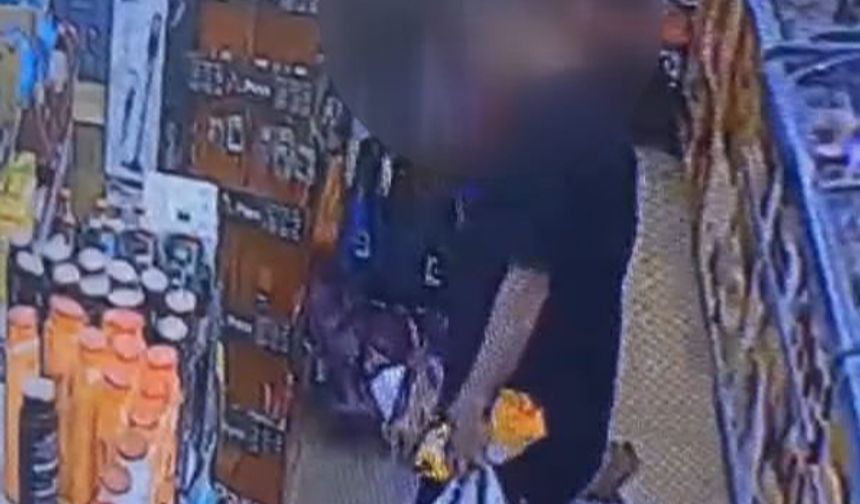 Sultangazi'de marketteki hırsızın kiracısı olduğunu öğrendi; hırsızlık kamerada