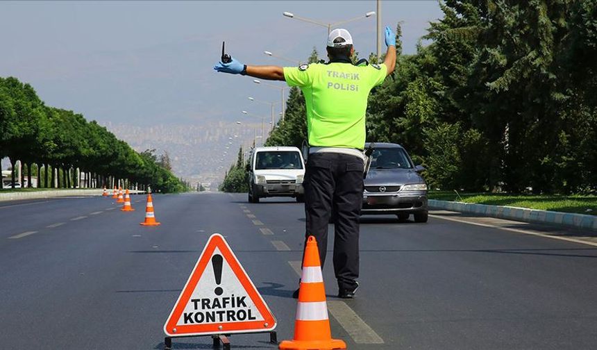 ‘Bakan 220 ile gidiyor, vatandaşa 50’yi geçtin diye ceza!’