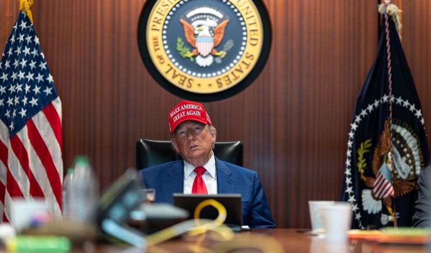 Trump, İran'ı vuran B-2 uçağının videosunu, 'İran'ı Bombala' şarkısıyla paylaştı