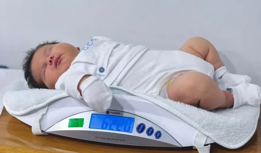 Türkiye’nin en büyük bebeği 6 kilo 150 gram olarak dünyaya geldi