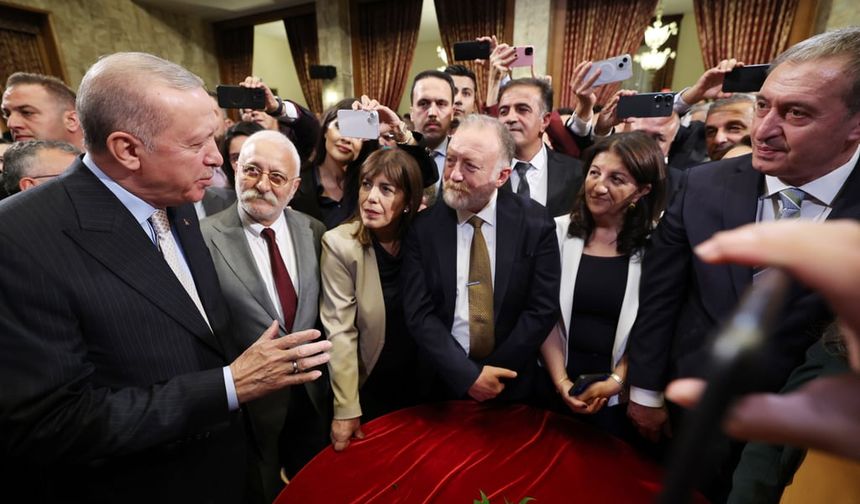 TBMM böyle açıldı: Muhalefet vekillerinin Erdoğan karşısındaki tutumu eleştirildi