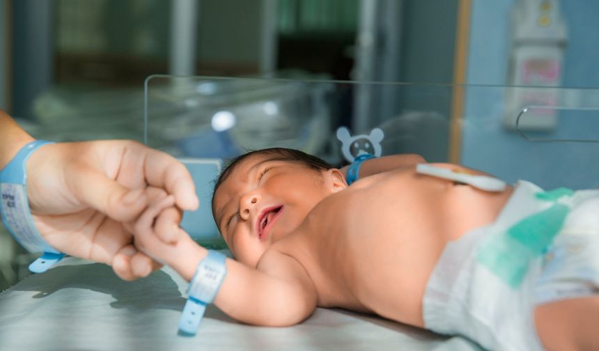 Şanlıurfa'da ambulansta doğum yapan kadın, bebeğine sağlık çalışanının ismini verdi