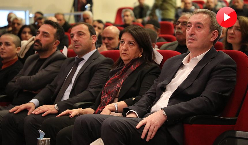 DEM Parti'nin toplantısında saygı duruşu ve İstiklal Marşı krizi!