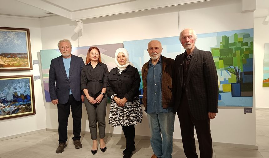 Ressam Atalay, doğayı spatula tekniğiyle yeniden kurguluyor