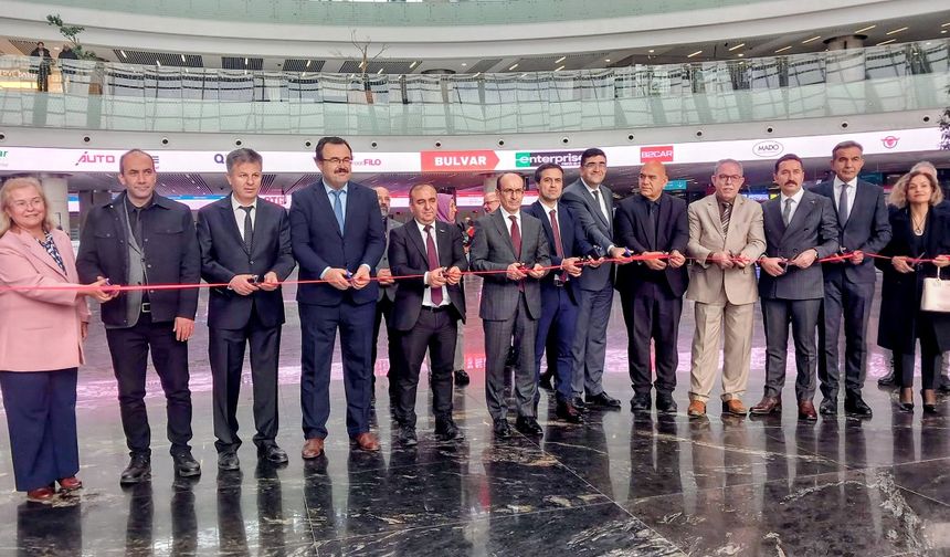 Cumhuriyet temalı eserler YHT Gar Sergi Alanı’nda sanatseverlerle buluştu