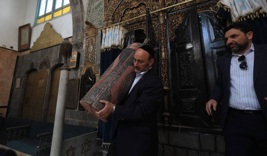 Şam’dan ‘Yahudi açılımı’: Tapınak ve okul açılışı yapıldı