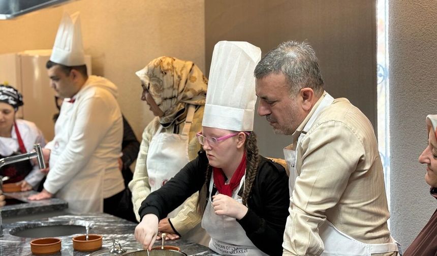 Sincan’da Yerli Malı Haftası’na anlamlı kutlama: Aşureler birlikte yapıldı