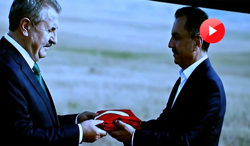 Mustafa Destici yapay zeka ile Muhsin Yazıcıoğlu'ndan Türk bayrağını devraldı