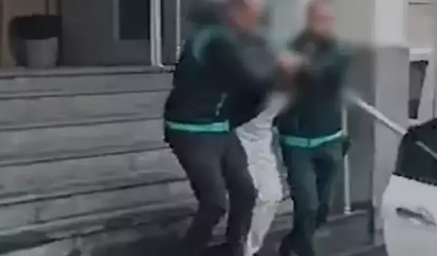 Boşanma aşamasındaki eşini defalarca bıçaklayıp, sonra babasını aramış