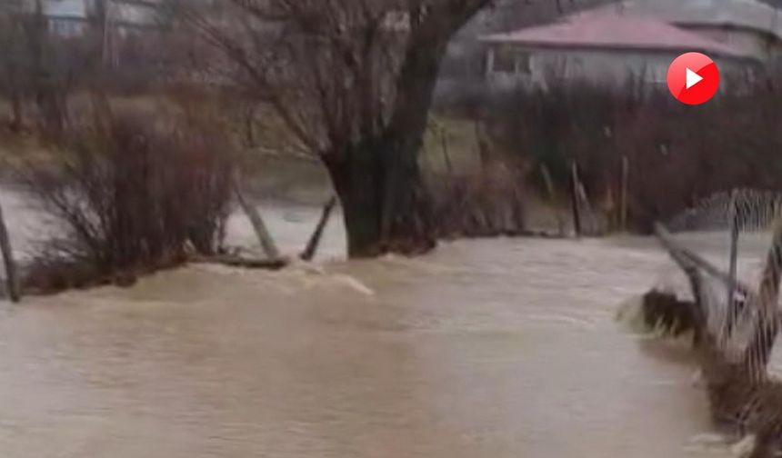Kayseri'de sel; yolar çöktü, ev ve iş yerlerini su bastı