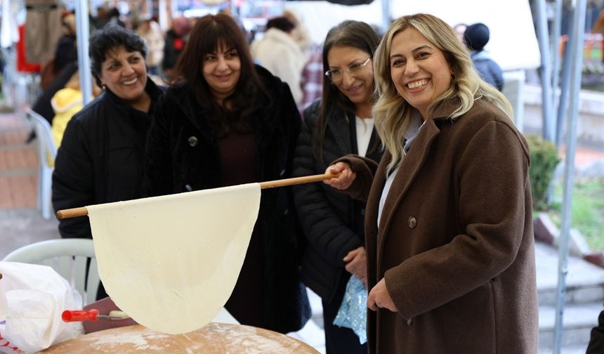 Üreten kadınlar Sevgililer Günü’nde stant açtı