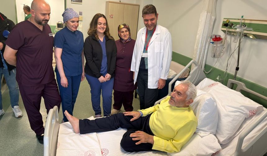 Kalbi 3 saat durdurularak, aort damarı değiştirildi