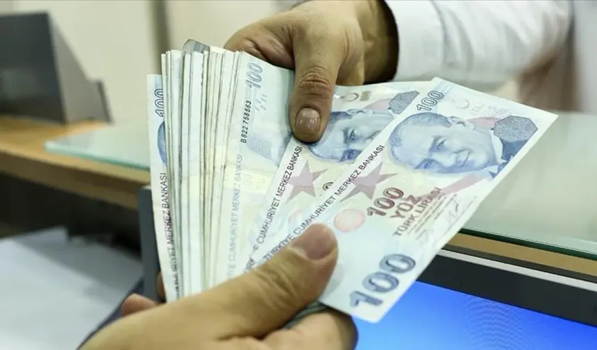 DİSK-AR açıkladı: Asgari ücret 4 bin 663, emekli maaşı 3 bin 322 TL eridi!