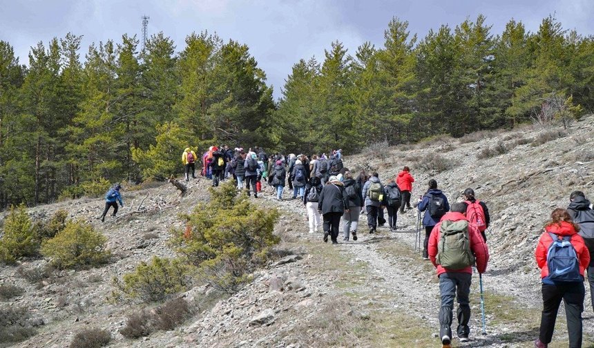 ABB’den Kızılcahamam’da ücretsiz doğa yürüyüşü: 200’e yakın başkentli doğayla buluştu
