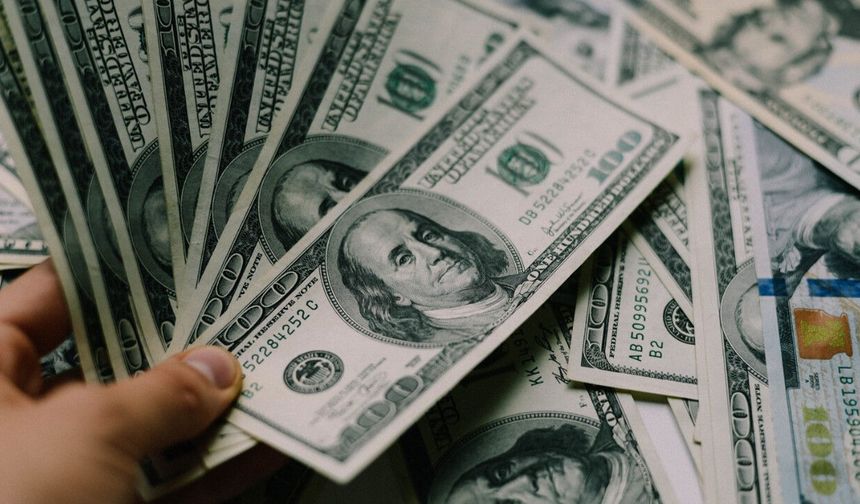 Dolar kritik eşiği aştı: Yükseliş sürüyor