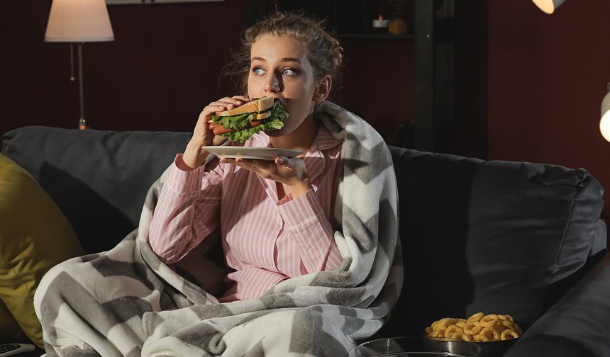 Gece yemek yiyenler dikkat: Risk düşündüğünüzden daha büyük