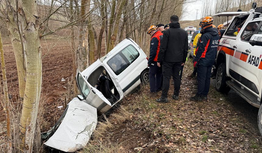 Kanser hastası babasını hastaneye götürürken kaza yaptı: 3 ölü