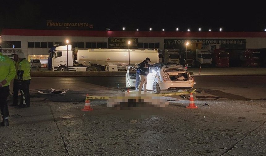 Ankara’da kontrolden çıkıp, takla atan otomobilin çarptığı TIR şoförü öldü