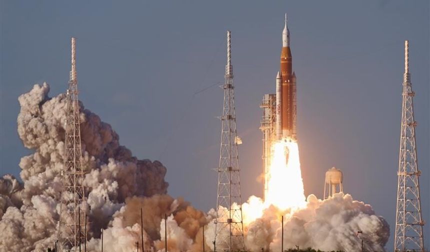 NASA, 54 yıl sonra Ay’a insanlı uçuşu başlattı