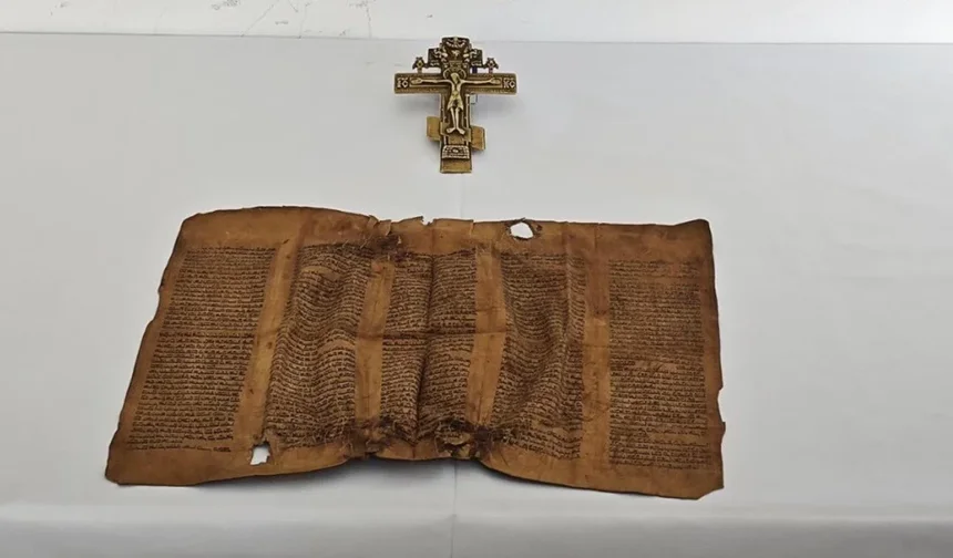 Erzurum’da parşömen ile bronz haç ele geçti