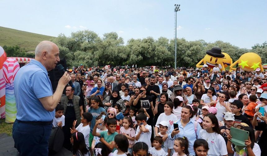Yenimahalle’de Çocuk Şenliği coşkusu: Başkan Yaşar’dan yeni kreş müjdesi