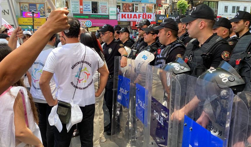 Özel sektör öğretmenlerinden açlık grevinde: ‘Meşru taleplerimizi almadan çıkmayacağız!’