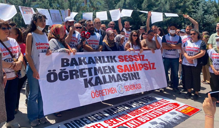 Açlık grevindeki öğretmenler MEB'e yürüdü: ‘Yusuf Tekin'in 'şikayet yok' demesi karikatürdür!’