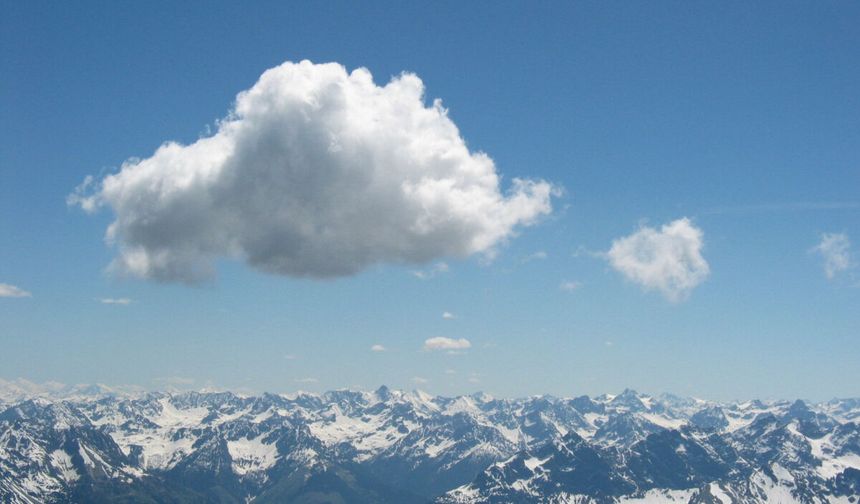 Alp Dağları'na Temmuz’da kar yağdı