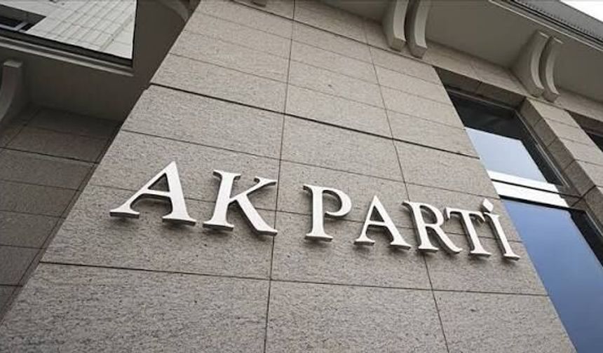 Rakı içerken fotoğrafı çekilen AK Partili isim, görevden alındı