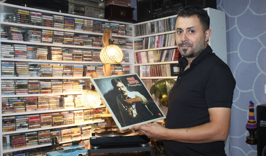 25 metrekarelik odada 15 bin plak, kaset ve CD'den koleksiyon oluşturdu