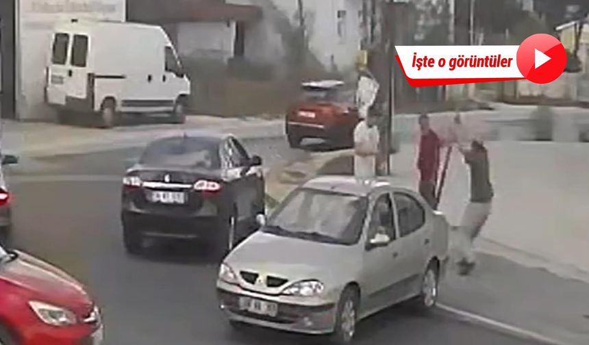 Otomobille çarptığı 'dur' tabelasına sinirlendi, yerinden sökmeye çalıştı