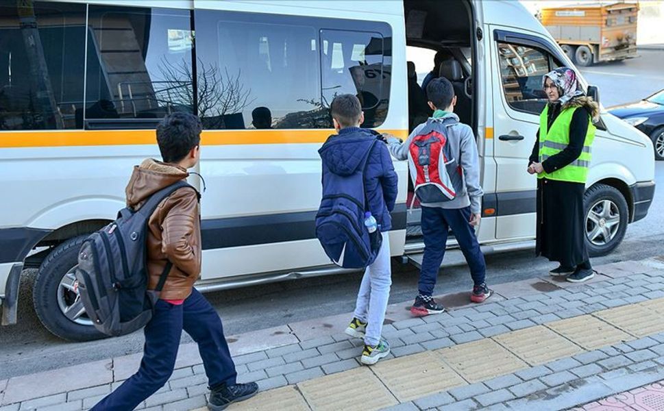 Veliler servis ücretlerinden şikâyetçi: Okul başlamadan servis çilesi kapıda