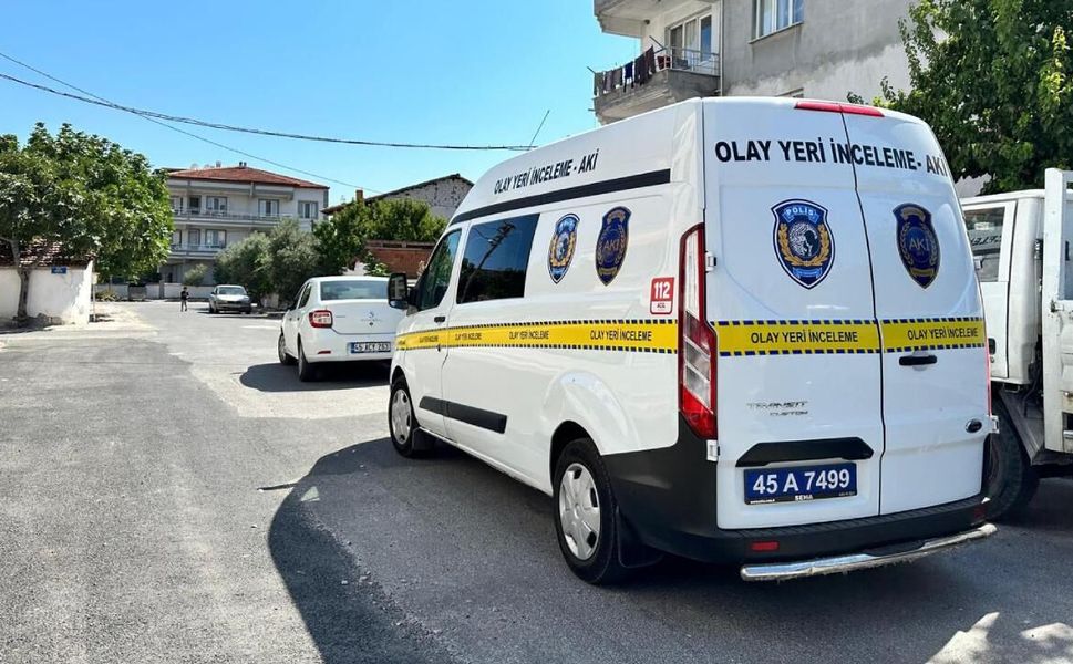 Bir kadın, 4 yaşındaki oğluyla birlikte 8'inci kattan atladı