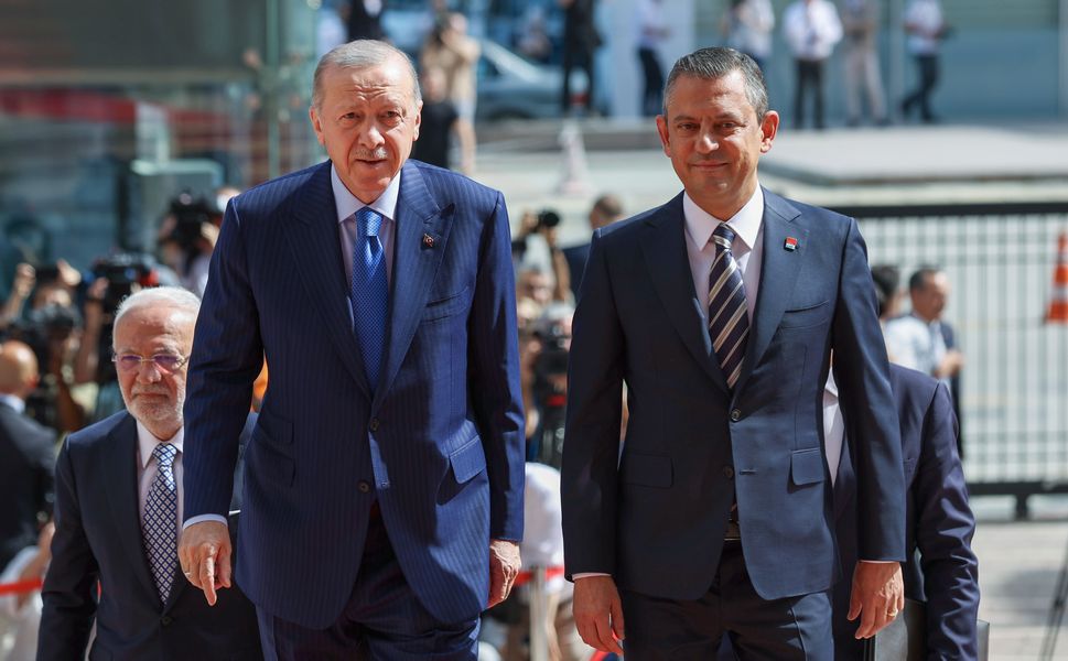 Erdoğan'dan Özel'in 'cunta' sözlerine tazminat davası!