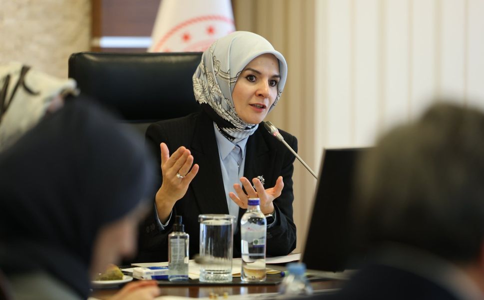 Bakan Mahinur Özdemir Göktaş’tan fon iddialarına ilişkin ilk açıklama