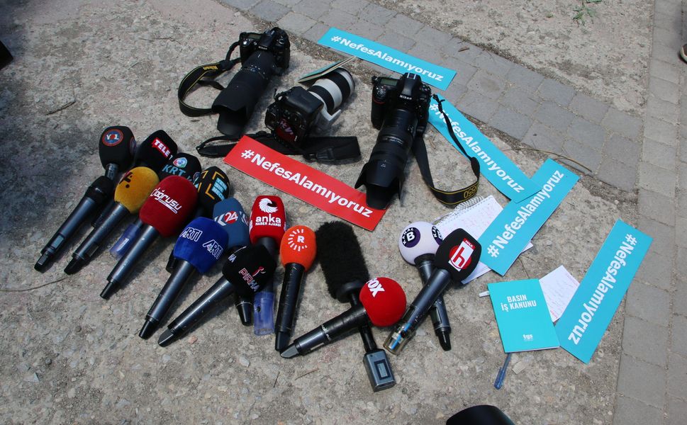 Basın Özgürlüğü Raporu: Mart ayında 40 gazeteci hakim karşısına çıkarıldı