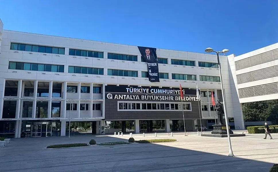 Antalya Büyükşehir Belediyesi'ne operasyon: Gözaltına alınan 27 kişiden 14'ü tutuklandı!
