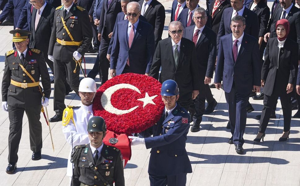 Erdoğan başkanlığındaki devlet erkanı Anıtkabir'i ziyaret etti