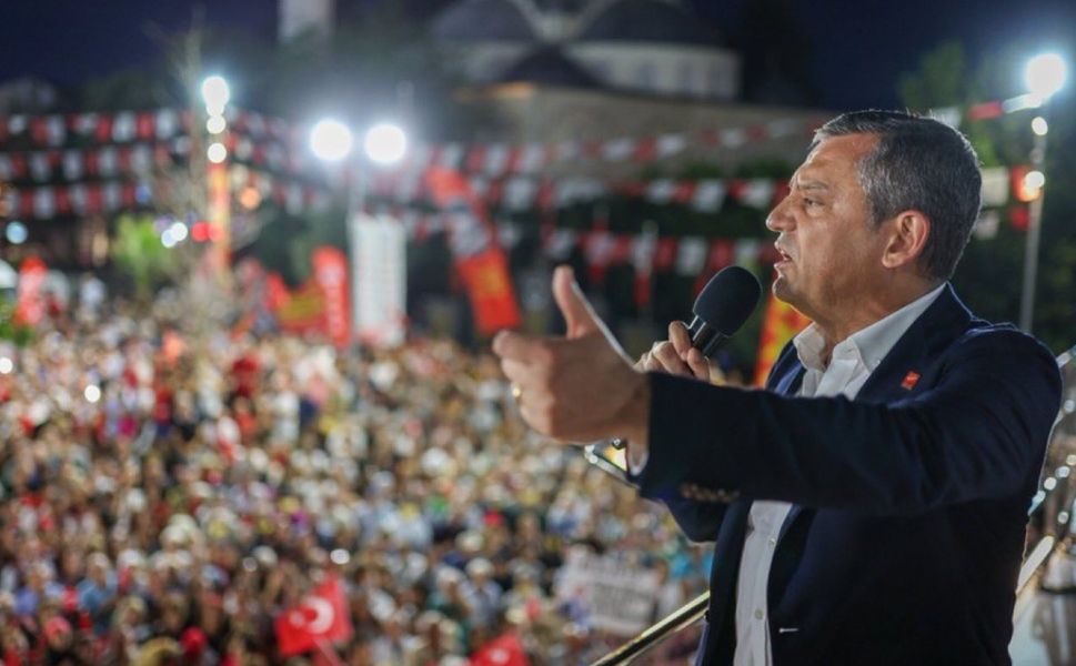 Özgür Özel: İmamoğlu'nu içeri atan darbeci saraydadır ama yerin 7 kat dibindedir