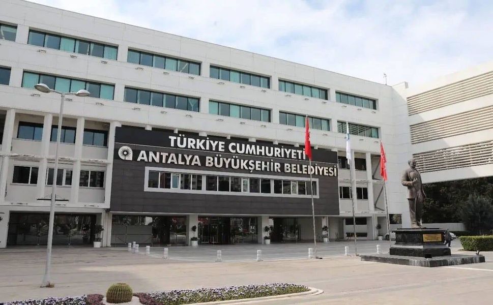 Antalya Büyükşehir davasında tahliye edilen 3 sanık için yakalama kararı