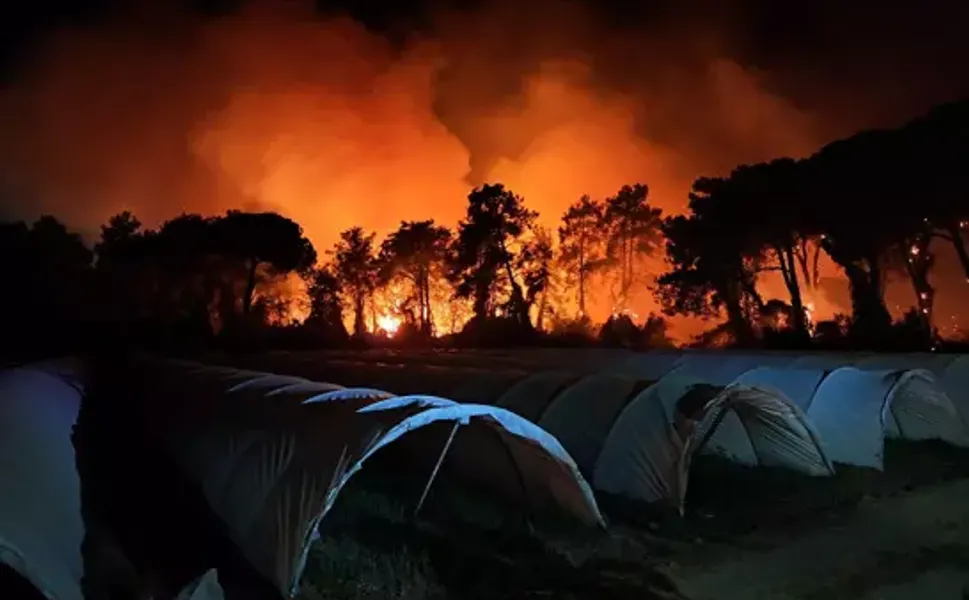 Muğla ve Antalya'da orman yangını: Müdahale sürüyor, 1 işçi hastaneye kaldırıldı